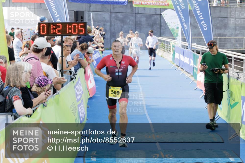 10.08.2025 - GEWOBA Citytriathlon Bremen H.Heesch http://msf.ph/oto/8552637 10.08.2025 11:24:47 Ziel 213, 434, 509 meine-sportfotos.de