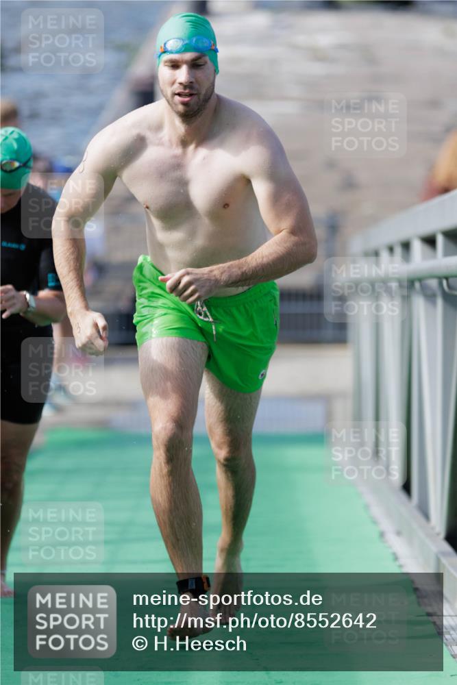 10.08.2025 - GEWOBA Citytriathlon Bremen H.Heesch http://msf.ph/oto/8552642 10.08.2025 10:30:08 Schwimmen 3, 9, 41, 149, 175, 189 meine-sportfotos.de