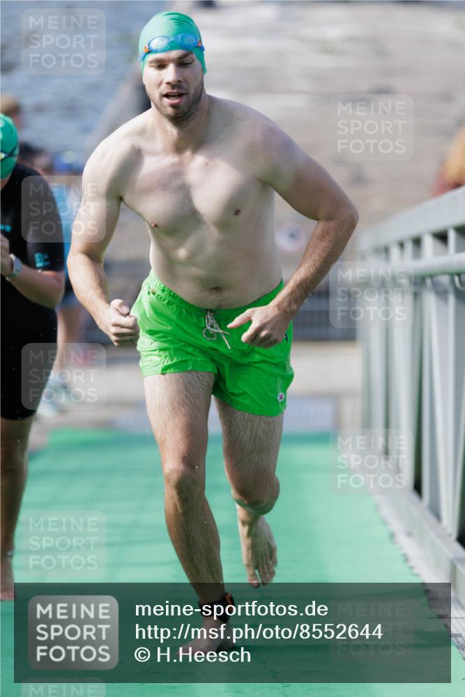 10.08.2025 - GEWOBA Citytriathlon Bremen H.Heesch http://msf.ph/oto/8552644 10.08.2025 10:30:08 Schwimmen 3, 9, 41, 149, 175, 189 meine-sportfotos.de