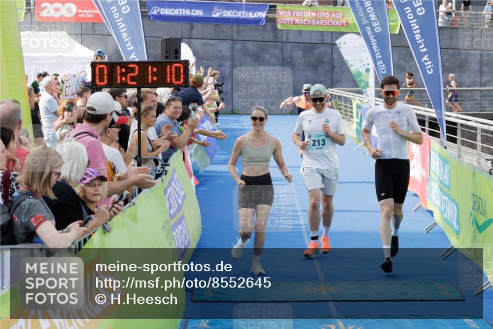 10.08.2025 - GEWOBA Citytriathlon Bremen H.Heesch http://msf.ph/oto/8552645 10.08.2025 11:24:51 Ziel 213, 407 meine-sportfotos.de