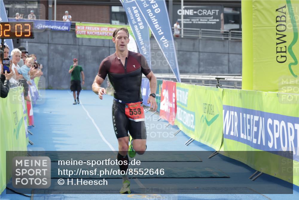 10.08.2025 - GEWOBA Citytriathlon Bremen H.Heesch http://msf.ph/oto/8552646 10.08.2025 13:22:19 Ziel 558 meine-sportfotos.de