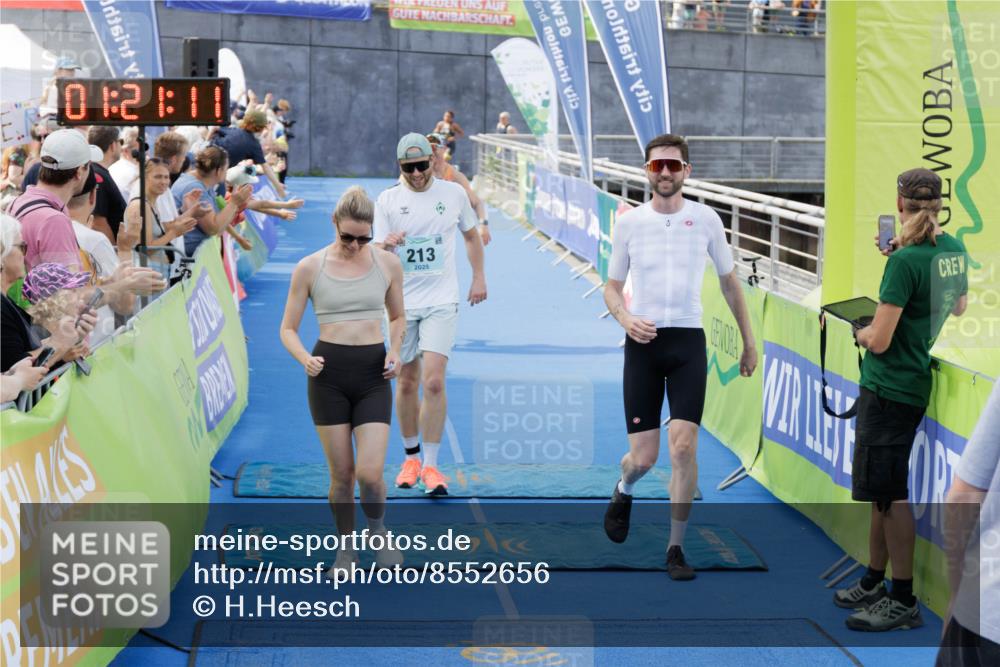 10.08.2025 - GEWOBA Citytriathlon Bremen H.Heesch http://msf.ph/oto/8552656 10.08.2025 11:24:53 Ziel 213, 407 meine-sportfotos.de