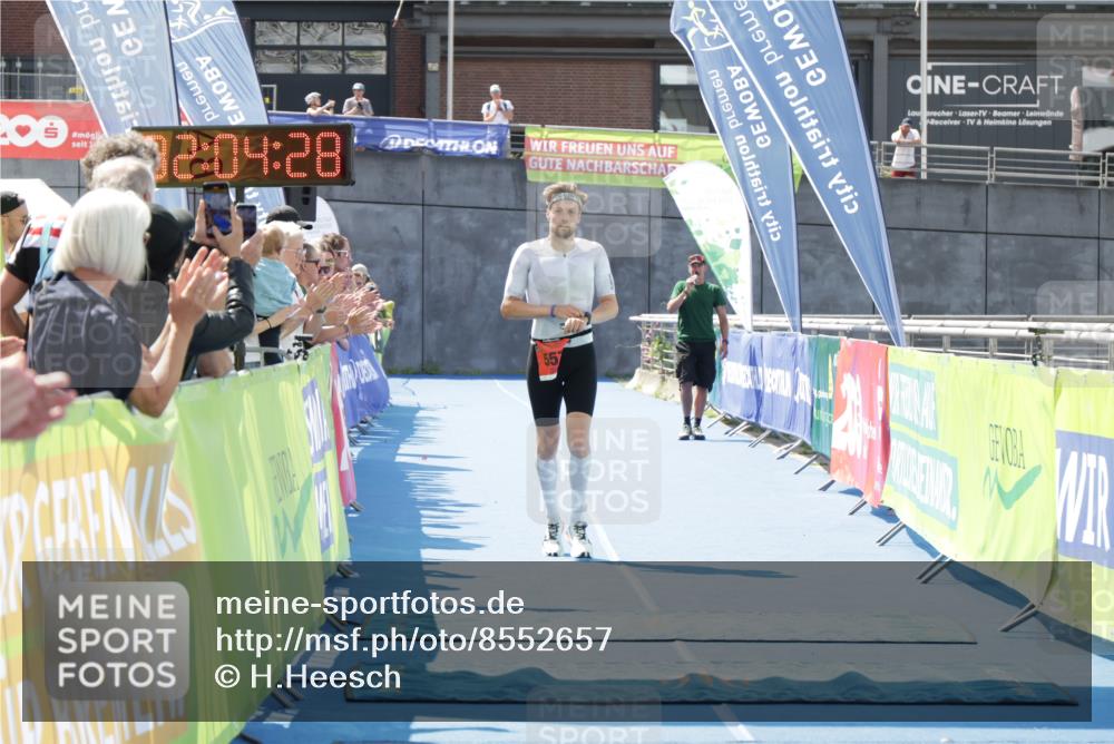 10.08.2025 - GEWOBA Citytriathlon Bremen H.Heesch http://msf.ph/oto/8552657 10.08.2025 13:24:48 Ziel 557 meine-sportfotos.de