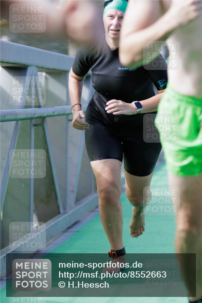 10.08.2025 - GEWOBA Citytriathlon Bremen H.Heesch http://msf.ph/oto/8552663 10.08.2025 10:30:11 Schwimmen 3, 9, 175, 189 meine-sportfotos.de