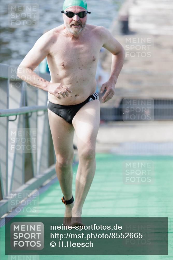 10.08.2025 - GEWOBA Citytriathlon Bremen H.Heesch http://msf.ph/oto/8552665 10.08.2025 10:30:19 Schwimmen 3, 179 meine-sportfotos.de