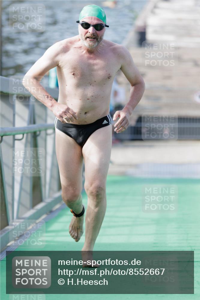 10.08.2025 - GEWOBA Citytriathlon Bremen H.Heesch http://msf.ph/oto/8552667 10.08.2025 10:30:19 Schwimmen 3, 179 meine-sportfotos.de