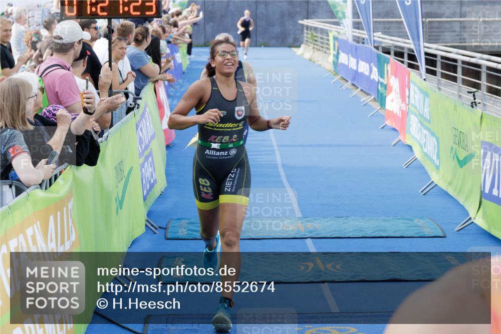 10.08.2025 - GEWOBA Citytriathlon Bremen H.Heesch http://msf.ph/oto/8552674 10.08.2025 11:25:05 Ziel 423, 437, 459 meine-sportfotos.de
