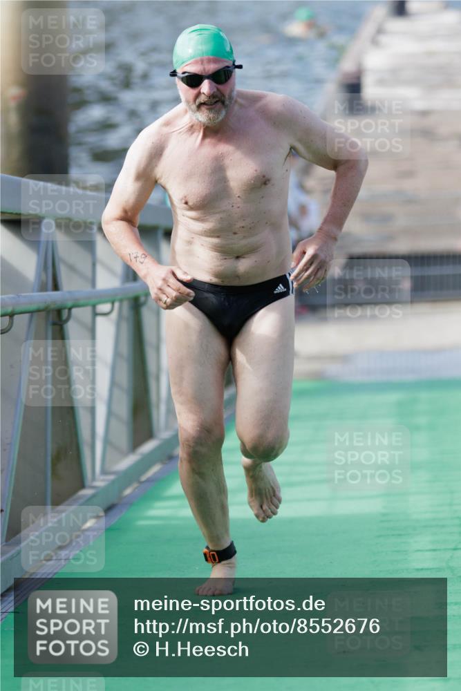 10.08.2025 - GEWOBA Citytriathlon Bremen H.Heesch http://msf.ph/oto/8552676 10.08.2025 10:30:20 Schwimmen 179 meine-sportfotos.de