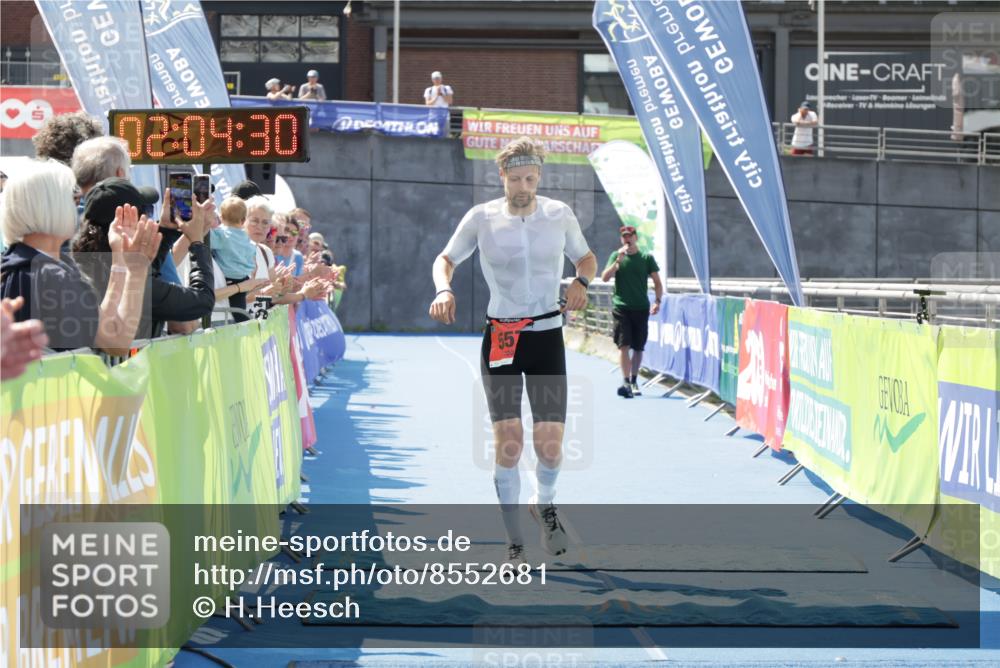 10.08.2025 - GEWOBA Citytriathlon Bremen H.Heesch http://msf.ph/oto/8552681 10.08.2025 13:24:49 Ziel 557 meine-sportfotos.de