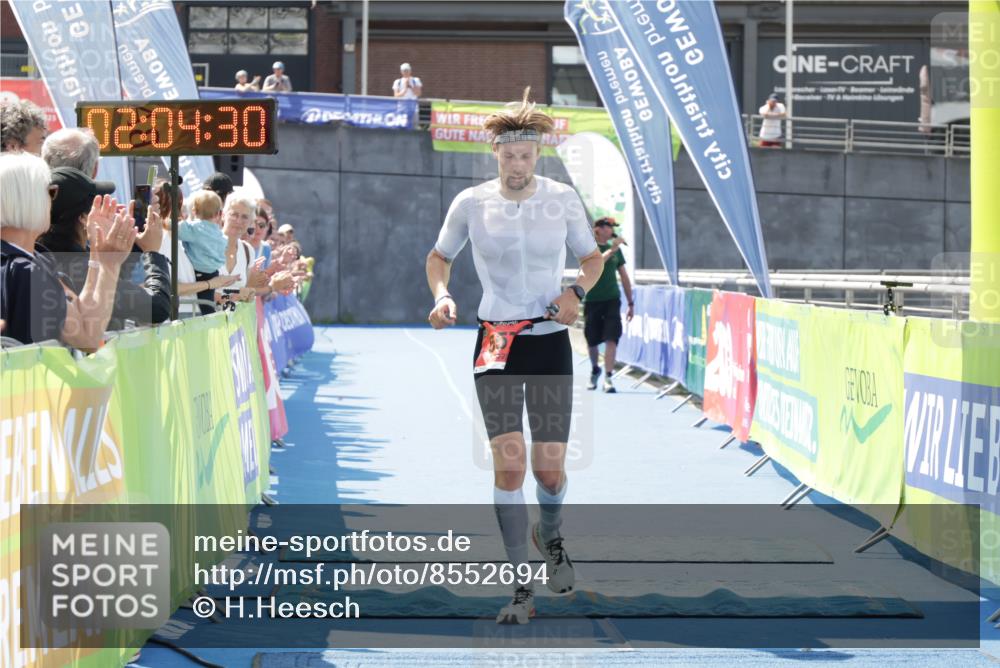 10.08.2025 - GEWOBA Citytriathlon Bremen H.Heesch http://msf.ph/oto/8552694 10.08.2025 13:24:50 Ziel 557 meine-sportfotos.de