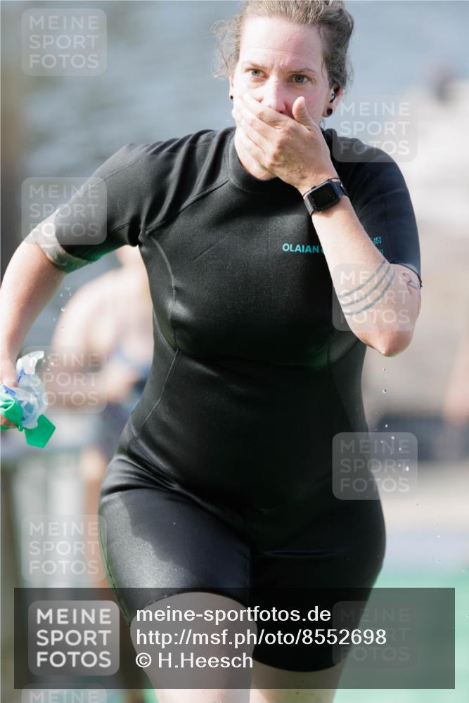 10.08.2025 - GEWOBA Citytriathlon Bremen H.Heesch http://msf.ph/oto/8552698 10.08.2025 10:30:30 Schwimmen 89, 173, 191 meine-sportfotos.de