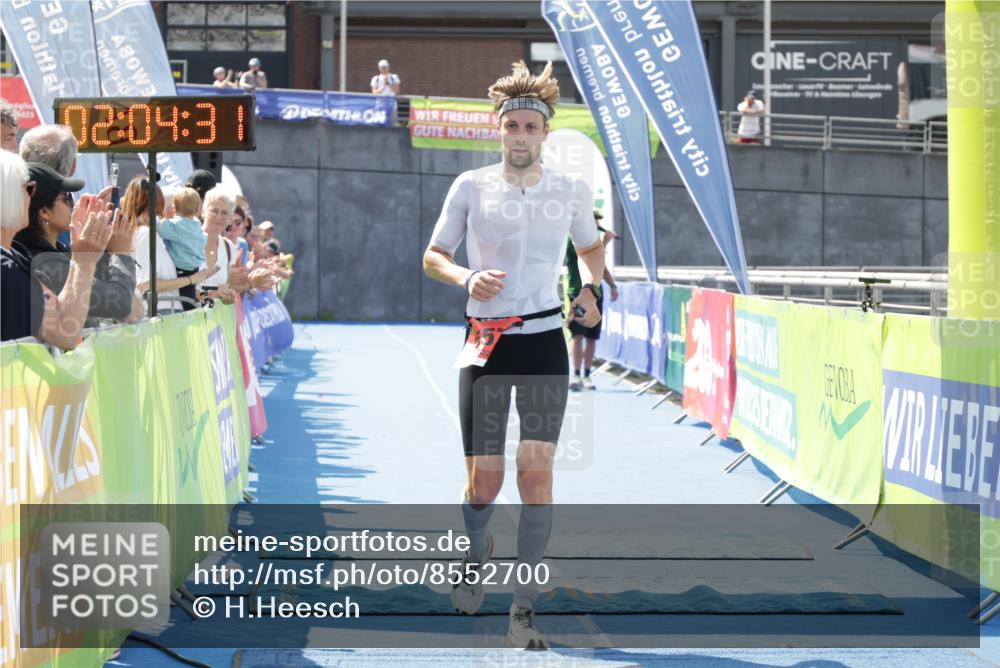 10.08.2025 - GEWOBA Citytriathlon Bremen H.Heesch http://msf.ph/oto/8552700 10.08.2025 13:24:50 Ziel 557 meine-sportfotos.de