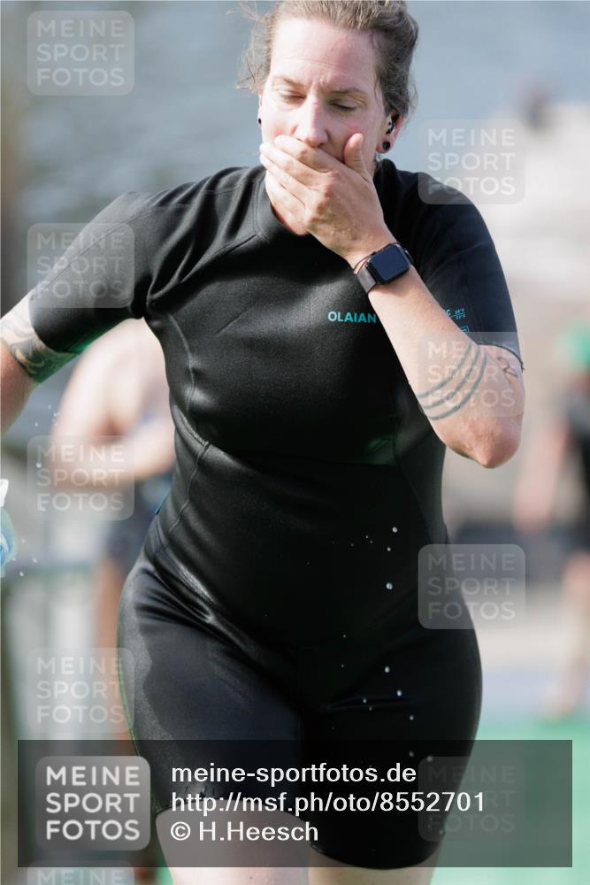 10.08.2025 - GEWOBA Citytriathlon Bremen H.Heesch http://msf.ph/oto/8552701 10.08.2025 10:30:30 Schwimmen 89, 173, 191 meine-sportfotos.de