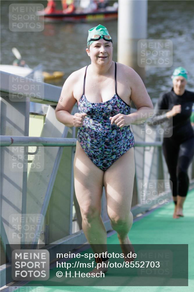 10.08.2025 - GEWOBA Citytriathlon Bremen H.Heesch http://msf.ph/oto/8552703 10.08.2025 10:30:34 Schwimmen 13, 89, 173, 191, 217 meine-sportfotos.de