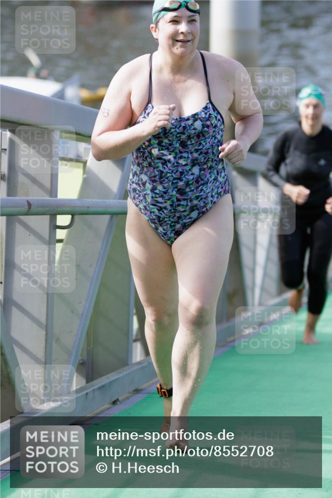 10.08.2025 - GEWOBA Citytriathlon Bremen H.Heesch http://msf.ph/oto/8552708 10.08.2025 10:30:34 Schwimmen 13, 89, 173, 191, 217 meine-sportfotos.de