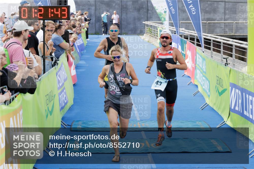 10.08.2025 - GEWOBA Citytriathlon Bremen H.Heesch http://msf.ph/oto/8552710 10.08.2025 11:25:25 Ziel 43, 424 meine-sportfotos.de