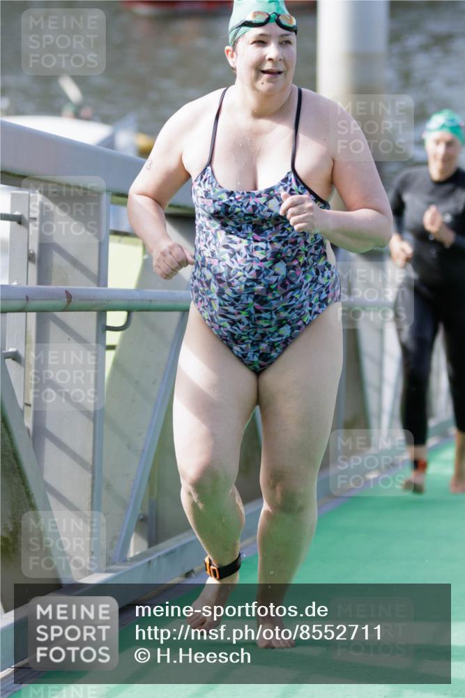 10.08.2025 - GEWOBA Citytriathlon Bremen H.Heesch http://msf.ph/oto/8552711 10.08.2025 10:30:34 Schwimmen 13, 89, 173, 191, 217 meine-sportfotos.de