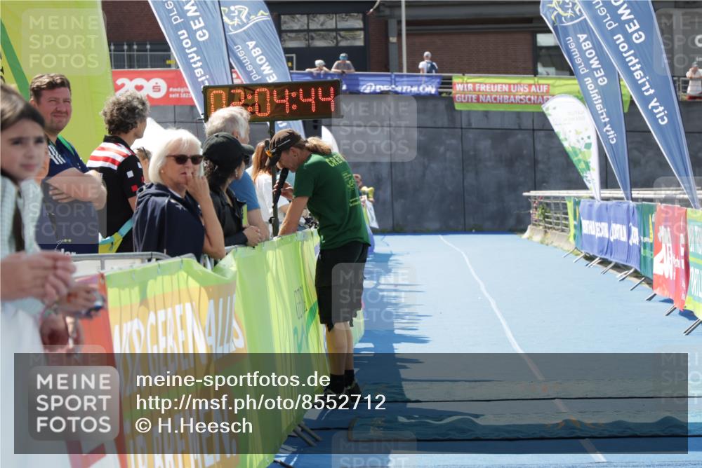 10.08.2025 - GEWOBA Citytriathlon Bremen H.Heesch http://msf.ph/oto/8552712 10.08.2025 13:25:04 Ziel  meine-sportfotos.de