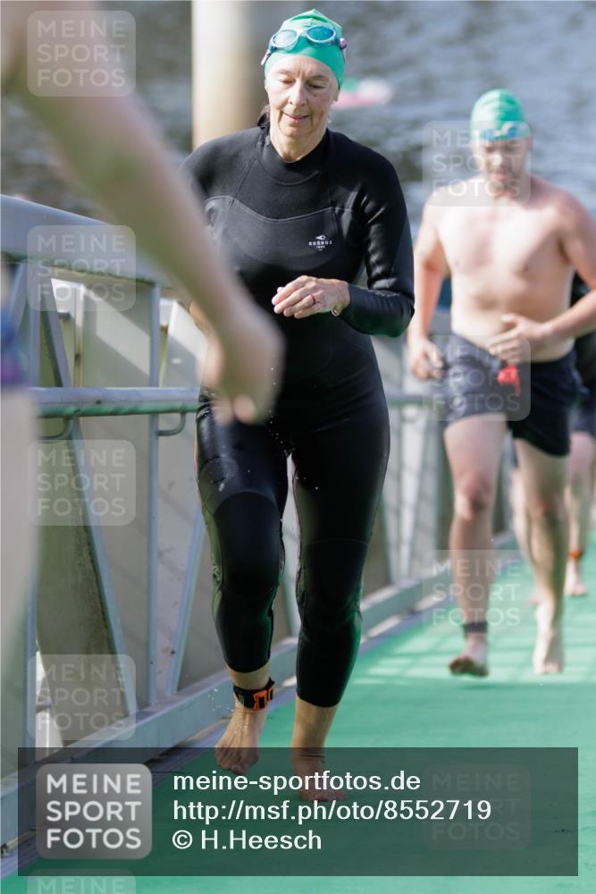 10.08.2025 - GEWOBA Citytriathlon Bremen H.Heesch http://msf.ph/oto/8552719 10.08.2025 10:30:36 Schwimmen 13, 67, 89, 173, 191, 217 meine-sportfotos.de