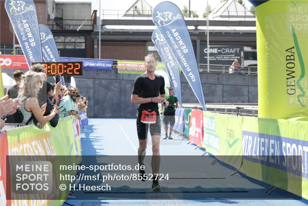 10.08.2025 - GEWOBA Citytriathlon Bremen H.Heesch http://msf.ph/oto/8552724 10.08.2025 13:30:26 Ziel 568 meine-sportfotos.de