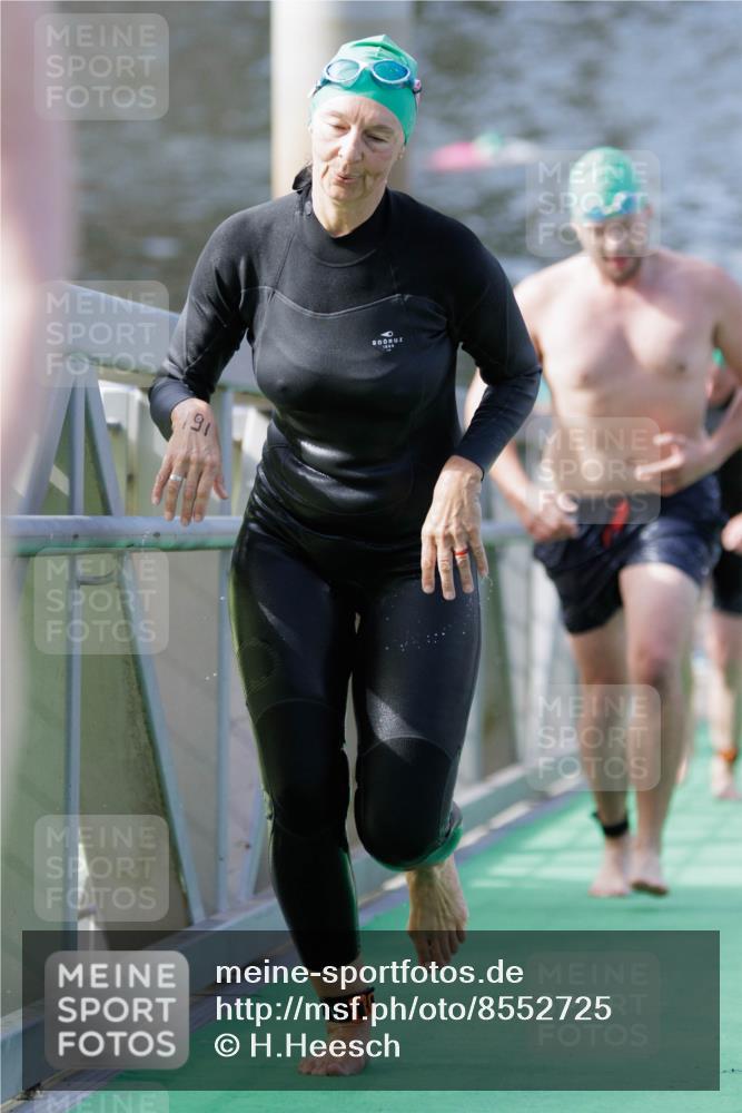 10.08.2025 - GEWOBA Citytriathlon Bremen H.Heesch http://msf.ph/oto/8552725 10.08.2025 10:30:36 Schwimmen 13, 67, 89, 173, 191, 217 meine-sportfotos.de