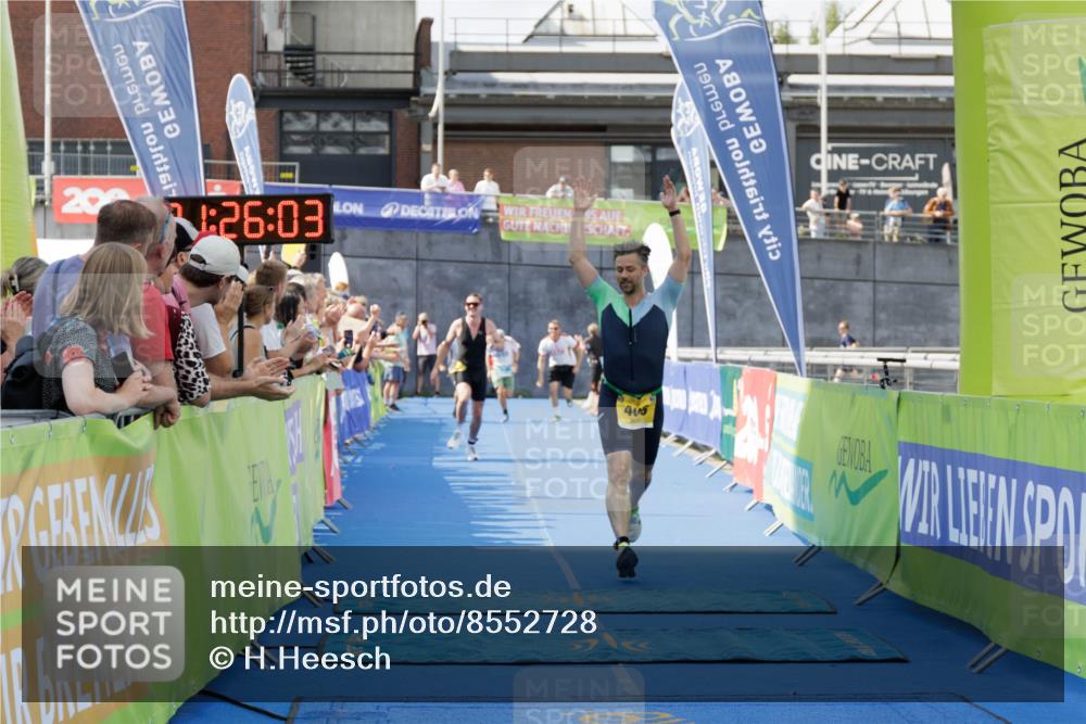 10.08.2025 - GEWOBA Citytriathlon Bremen H.Heesch http://msf.ph/oto/8552728 10.08.2025 11:29:45 Ziel 119, 380, 405 meine-sportfotos.de