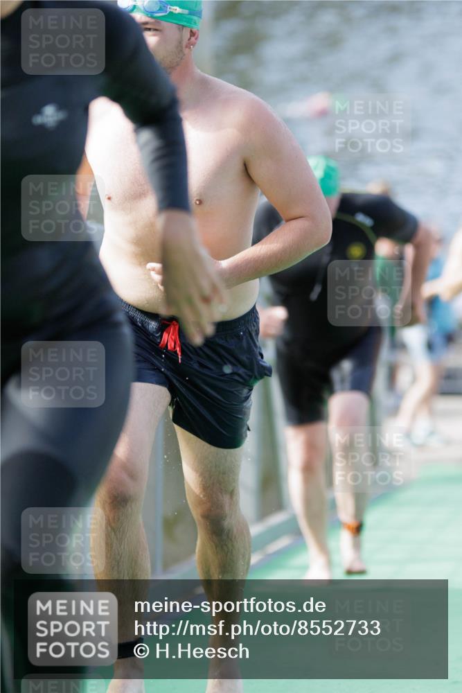 10.08.2025 - GEWOBA Citytriathlon Bremen H.Heesch http://msf.ph/oto/8552733 10.08.2025 10:30:38 Schwimmen 13, 67, 173, 191, 217 meine-sportfotos.de