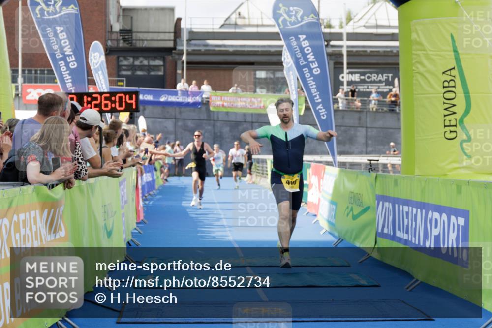 10.08.2025 - GEWOBA Citytriathlon Bremen H.Heesch http://msf.ph/oto/8552734 10.08.2025 11:29:46 Ziel 119, 380, 405 meine-sportfotos.de