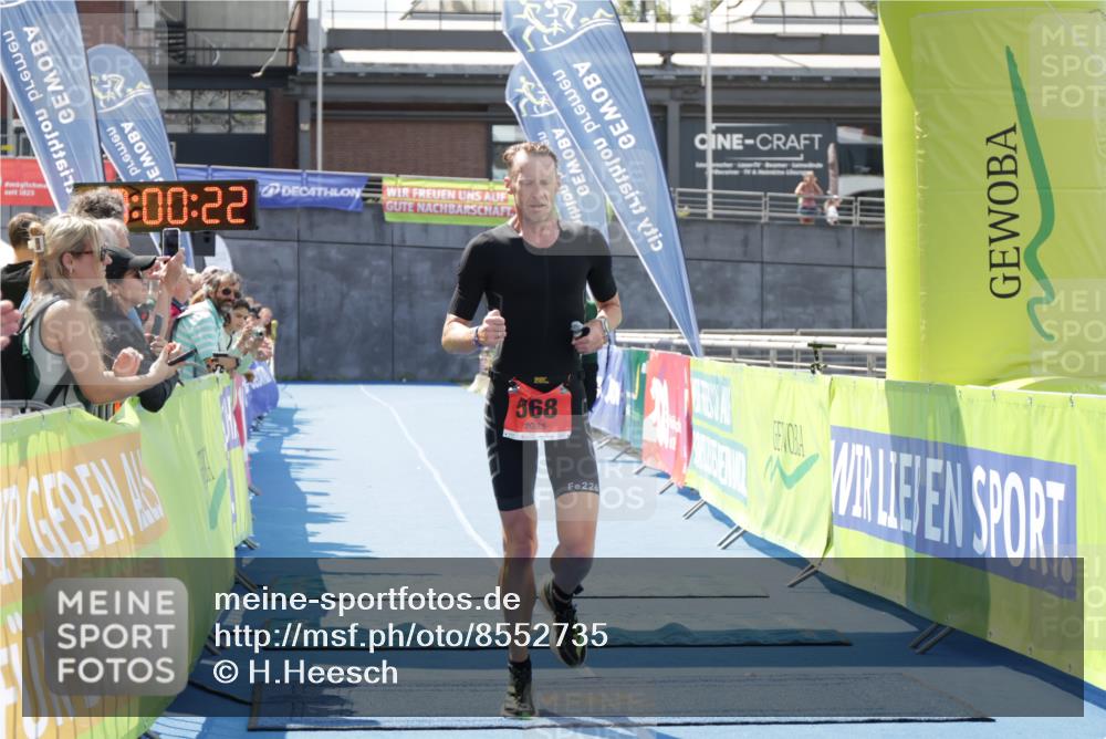 10.08.2025 - GEWOBA Citytriathlon Bremen H.Heesch http://msf.ph/oto/8552735 10.08.2025 13:30:26 Ziel 568 meine-sportfotos.de