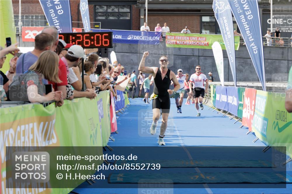 10.08.2025 - GEWOBA Citytriathlon Bremen H.Heesch http://msf.ph/oto/8552739 10.08.2025 11:29:47 Ziel 119, 380, 405 meine-sportfotos.de