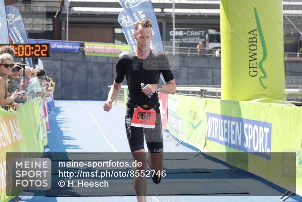 10.08.2025 - GEWOBA Citytriathlon Bremen H.Heesch http://msf.ph/oto/8552746 10.08.2025 13:30:27 Ziel 568 meine-sportfotos.de