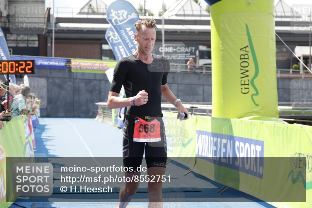 10.08.2025 - GEWOBA Citytriathlon Bremen H.Heesch http://msf.ph/oto/8552751 10.08.2025 13:30:27 Ziel 568 meine-sportfotos.de