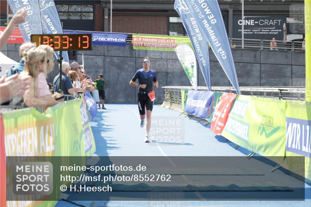 10.08.2025 - GEWOBA Citytriathlon Bremen H.Heesch http://msf.ph/oto/8552762 10.08.2025 13:33:16 Ziel 612 meine-sportfotos.de