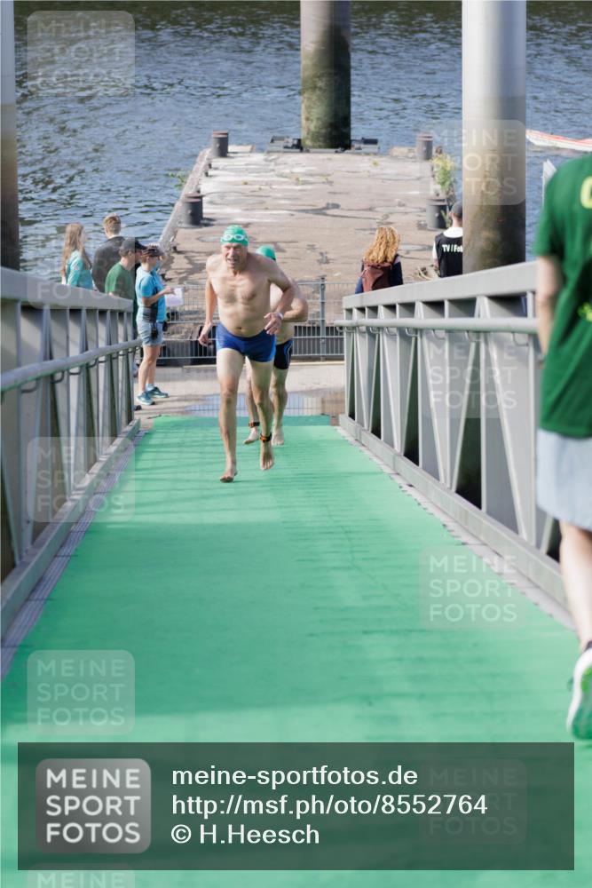 10.08.2025 - GEWOBA Citytriathlon Bremen H.Heesch http://msf.ph/oto/8552764 10.08.2025 10:30:48 Schwimmen 67, 131, 169 meine-sportfotos.de