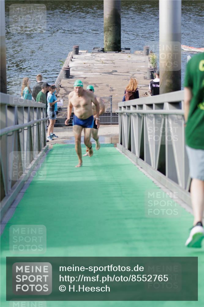 10.08.2025 - GEWOBA Citytriathlon Bremen H.Heesch http://msf.ph/oto/8552765 10.08.2025 10:30:48 Schwimmen 67, 131, 169 meine-sportfotos.de
