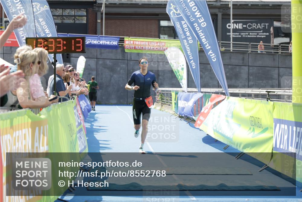 10.08.2025 - GEWOBA Citytriathlon Bremen H.Heesch http://msf.ph/oto/8552768 10.08.2025 13:33:16 Ziel 612 meine-sportfotos.de