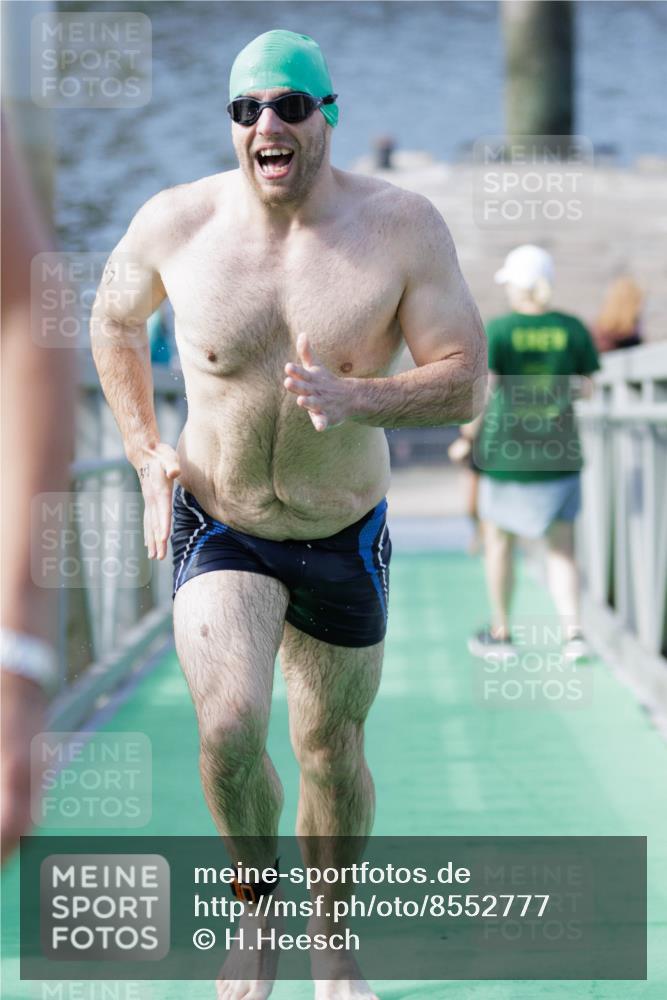 10.08.2025 - GEWOBA Citytriathlon Bremen H.Heesch http://msf.ph/oto/8552777 10.08.2025 10:30:55 Schwimmen 131, 169, 183 meine-sportfotos.de