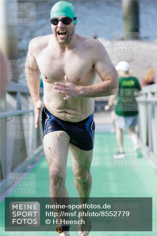 10.08.2025 - GEWOBA Citytriathlon Bremen H.Heesch http://msf.ph/oto/8552779 10.08.2025 10:30:55 Schwimmen 131, 169, 183 meine-sportfotos.de