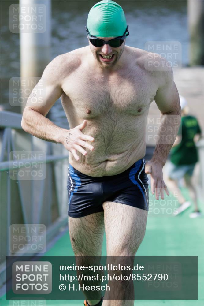 10.08.2025 - GEWOBA Citytriathlon Bremen H.Heesch http://msf.ph/oto/8552790 10.08.2025 10:30:55 Schwimmen 131, 169, 183 meine-sportfotos.de