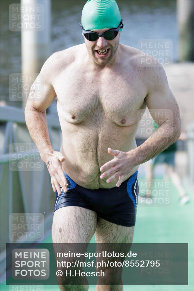 10.08.2025 - GEWOBA Citytriathlon Bremen H.Heesch http://msf.ph/oto/8552795 10.08.2025 10:30:55 Schwimmen 131, 169, 183 meine-sportfotos.de