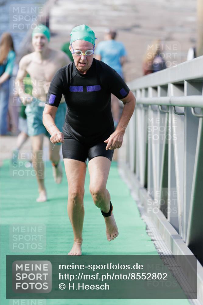 10.08.2025 - GEWOBA Citytriathlon Bremen H.Heesch http://msf.ph/oto/8552802 10.08.2025 10:31:04 Schwimmen 183, 203 meine-sportfotos.de