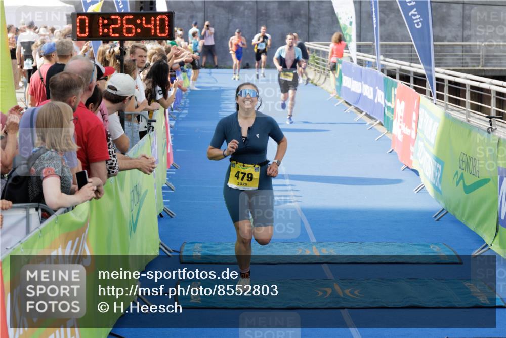 10.08.2025 - GEWOBA Citytriathlon Bremen H.Heesch http://msf.ph/oto/8552803 10.08.2025 11:30:22 Ziel 377, 390, 393, 479, 508 meine-sportfotos.de