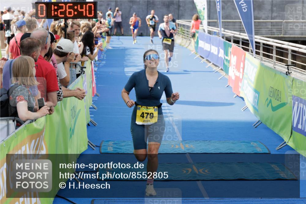 10.08.2025 - GEWOBA Citytriathlon Bremen H.Heesch http://msf.ph/oto/8552805 10.08.2025 11:30:22 Ziel 377, 390, 393, 479, 508 meine-sportfotos.de