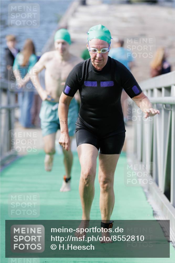 10.08.2025 - GEWOBA Citytriathlon Bremen H.Heesch http://msf.ph/oto/8552810 10.08.2025 10:31:04 Schwimmen 183, 203 meine-sportfotos.de