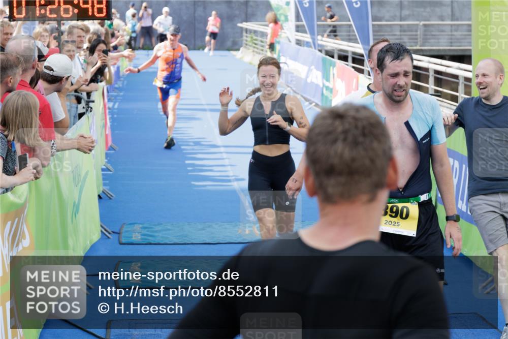 10.08.2025 - GEWOBA Citytriathlon Bremen H.Heesch http://msf.ph/oto/8552811 10.08.2025 11:30:30 Ziel 83, 390, 433 meine-sportfotos.de
