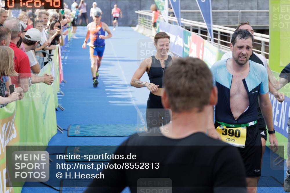 10.08.2025 - GEWOBA Citytriathlon Bremen H.Heesch http://msf.ph/oto/8552813 10.08.2025 11:30:30 Ziel 83, 390, 433 meine-sportfotos.de
