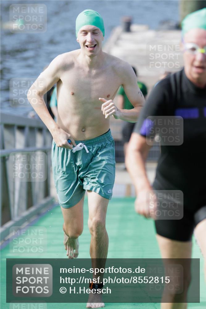 10.08.2025 - GEWOBA Citytriathlon Bremen H.Heesch http://msf.ph/oto/8552815 10.08.2025 10:31:06 Schwimmen 183, 203 meine-sportfotos.de