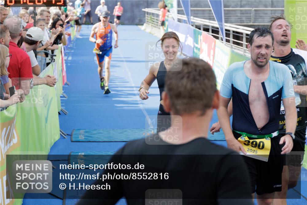 10.08.2025 - GEWOBA Citytriathlon Bremen H.Heesch http://msf.ph/oto/8552816 10.08.2025 11:30:30 Ziel 83, 390, 433 meine-sportfotos.de