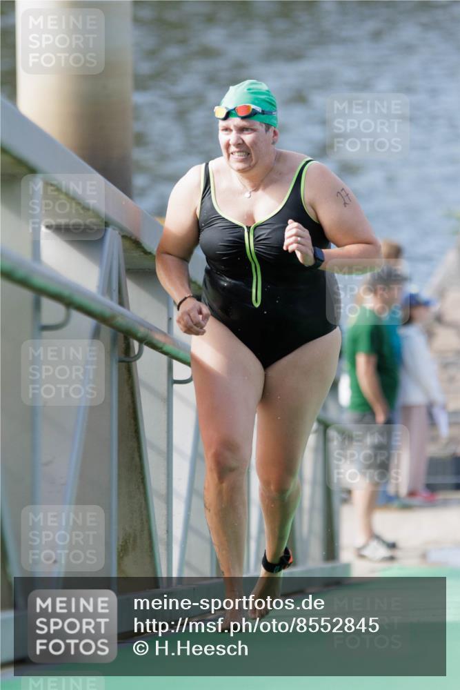 10.08.2025 - GEWOBA Citytriathlon Bremen H.Heesch http://msf.ph/oto/8552845 10.08.2025 10:31:38 Schwimmen 27 meine-sportfotos.de