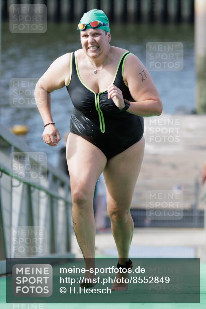 10.08.2025 - GEWOBA Citytriathlon Bremen H.Heesch http://msf.ph/oto/8552849 10.08.2025 10:31:40 Schwimmen 27 meine-sportfotos.de